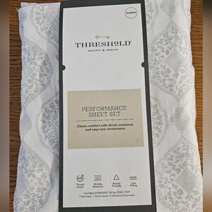 NIP Queen sheet set
